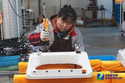 謹(jǐn)小慎微，波輪機(jī)蓋安裝不馬虎——帝度BCD-603WD冰箱專業(yè)安裝體驗(yàn)